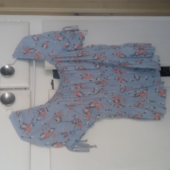 Floral Top - Picture 3 of 7